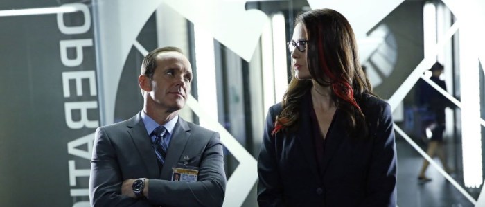 Clark Gregg and Saffron Burrows in Agents of SHIELD Season 1 Episode 7 - "The Hub"