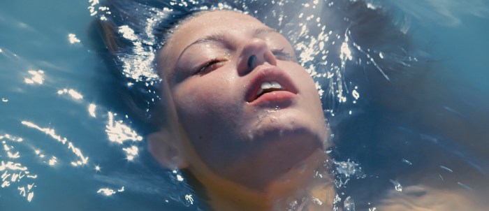Blue is the Warmest Colour - Adele Exarchopoulos in the ocean