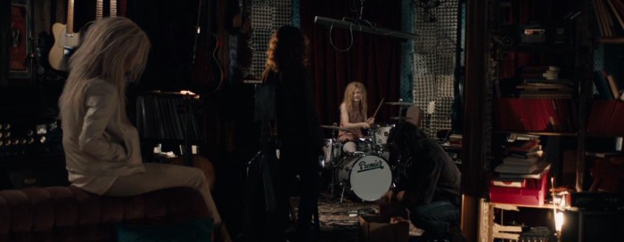 Only Lovers Left Alive - Mia Wasikowska