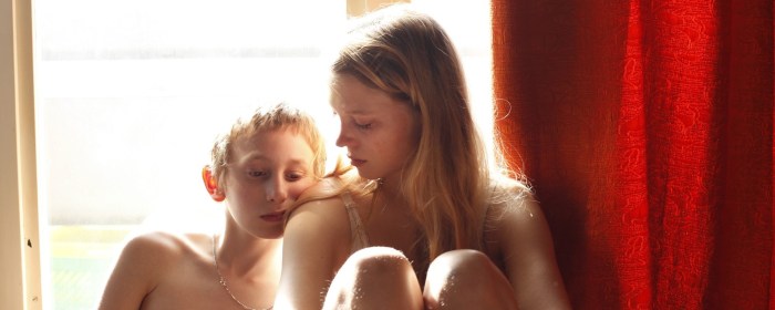 Léa Seydoux and Kacey Mottet Klein in Sister (2012)